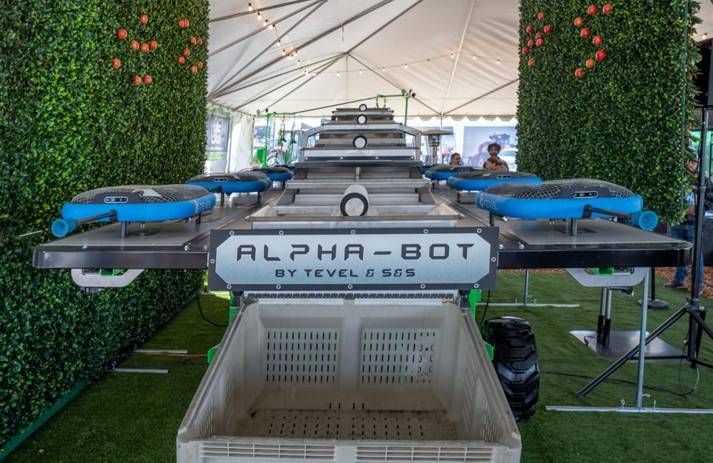 the Tevel Alphabot harvesting platform with stationary drones on the sides.